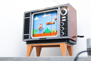 Zusammengesetzer Fernseher mit Super Mario